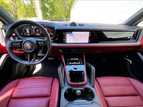 Certified 2025 Porsche Cayenne E-Hybrid AWD/4WD image 18