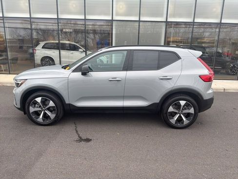 Certified 2025 Volvo XC40 B5 Plus image 2