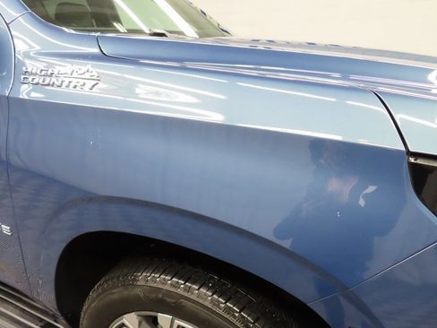 Used 2025 Chevrolet Tahoe High Country image 36