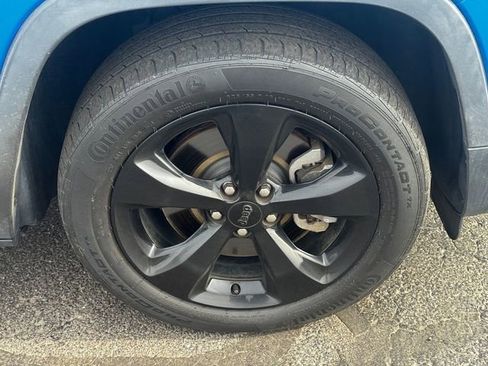 Used 2020 Jeep Cherokee Latitude Plus image 9