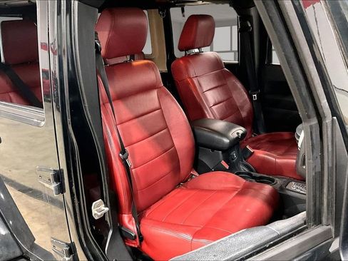 Used 2012 Jeep Wrangler Unlimited Sahara w/ Dual Top Group AWD/4WD image 7