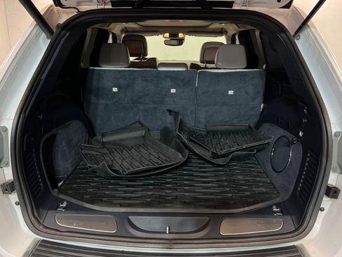 Used 2021 Jeep Grand Cherokee Summit AWD/4WD image 23