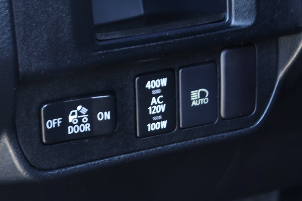 Used 2018 Toyota Tacoma TRD Off-Road AWD/4WD image 20
