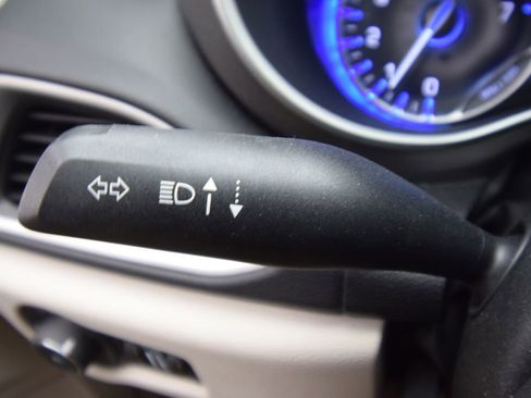 Used 2024 Chrysler Pacifica Touring-L image 31