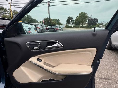 Used 2019 Mercedes-Benz GLA 250 4MATIC w/ Premium Package image 13