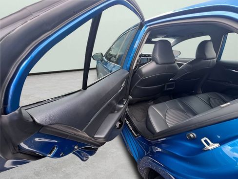 Used 2020 Toyota Camry SE FWD image 14