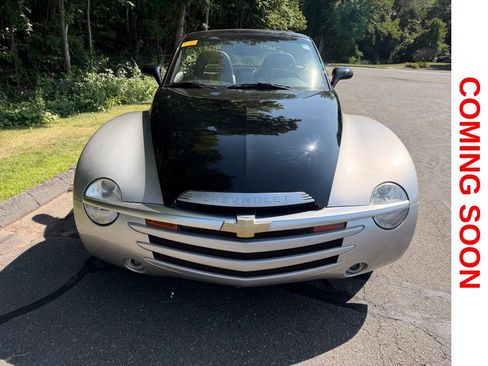 Used 2005 Chevrolet SSR w/ Preferred Equipment Group RWD image 3