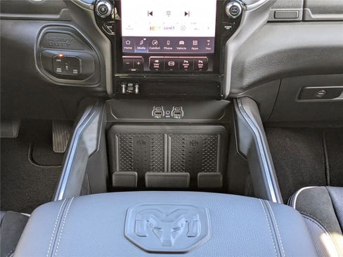 New 2026 RAM 2500 Laramie AWD/4WD image 19