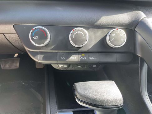 Used 2024 Hyundai Elantra SE image 39