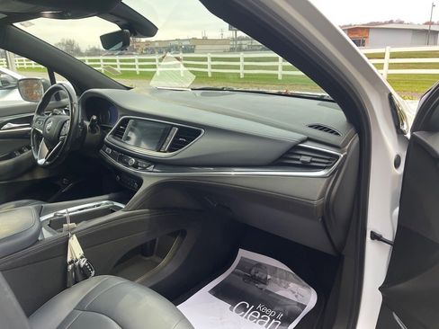 Used 2022 Buick Enclave Premium image 21