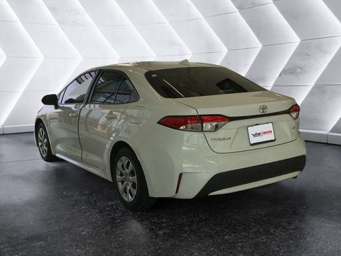 Used 2022 Toyota Corolla LE image 6