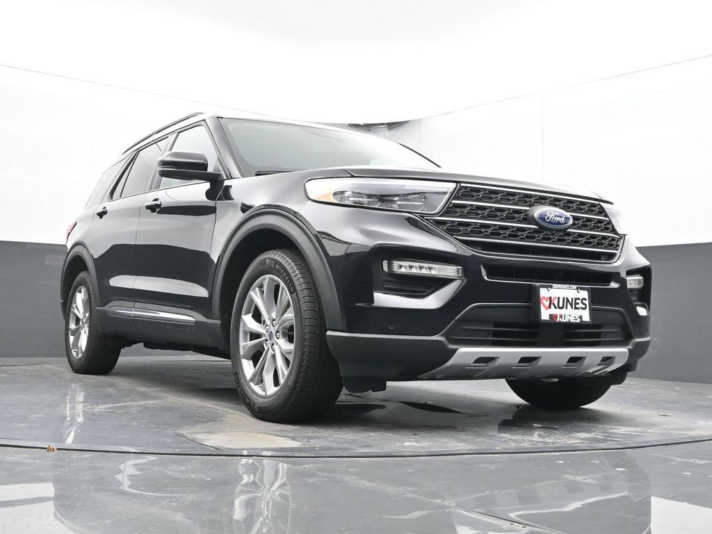 Used 2024 Ford Explorer XLT w/ Equipment Group 202A AWD/4WD image 50