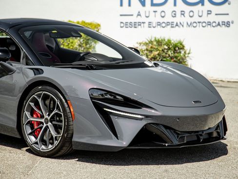 Used 2025 McLaren Artura Spider image 7