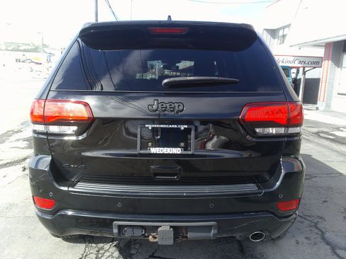 Used 2017 Jeep Grand Cherokee Altitude image 4