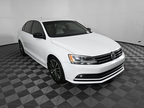 Used 2016 Volkswagen Jetta Sport image 23