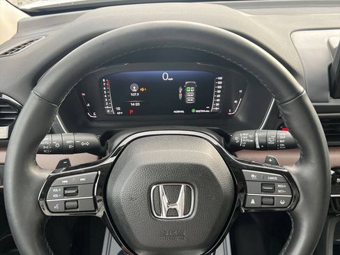 Used 2025 Honda Pilot Elite image 12