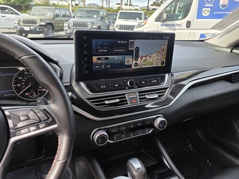 Used 2023 Nissan Altima 2.5 SR w/ SR Premium Package image 15