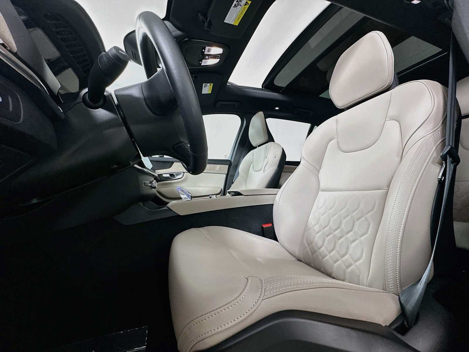 Used 2026 Volvo XC90 T8 Plus w/ Protection Package Premier AWD/4WD image 19