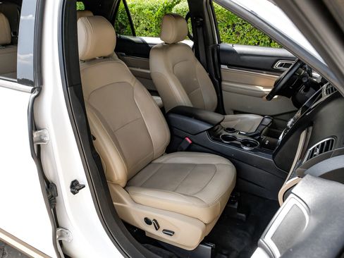 Used 2016 Ford Explorer Limited image 41