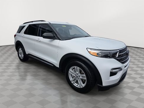 Used 2023 Ford Explorer XLT w/ Equipment Group 202A image 3
