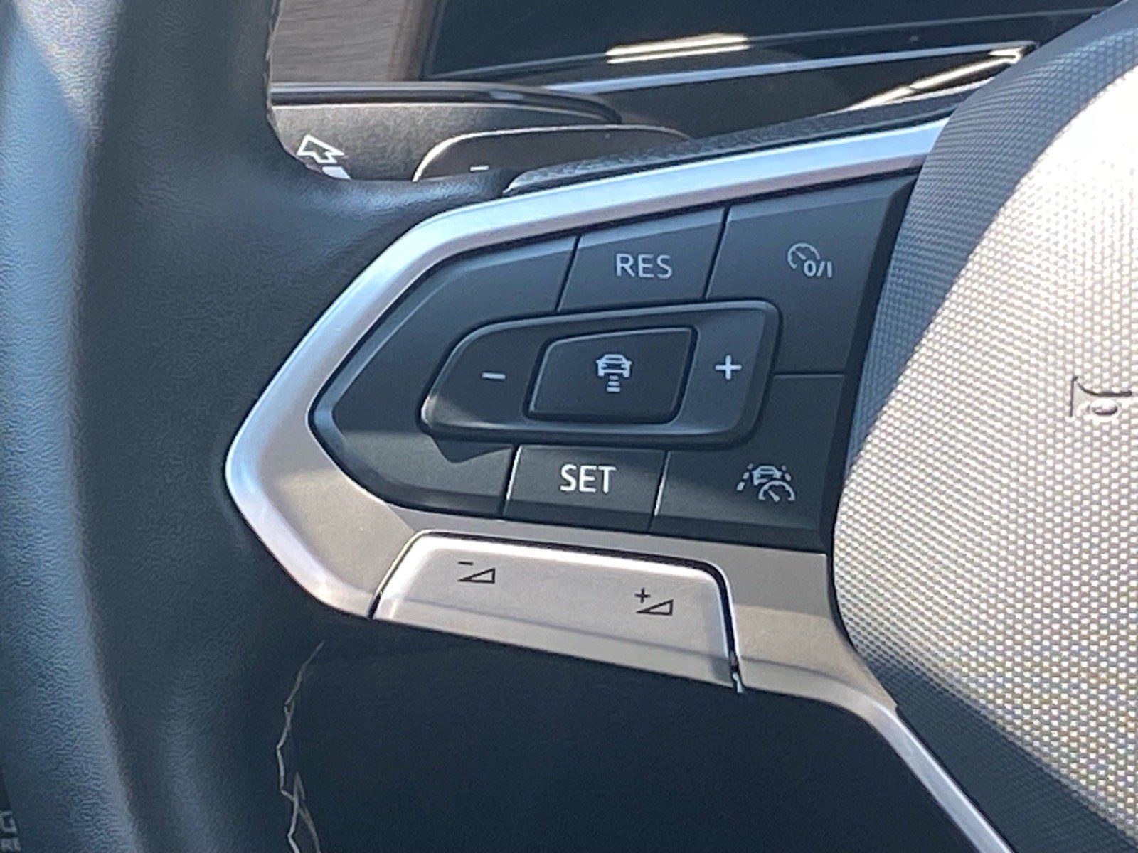 Certified 2024 Volkswagen Atlas SE FWD image 6