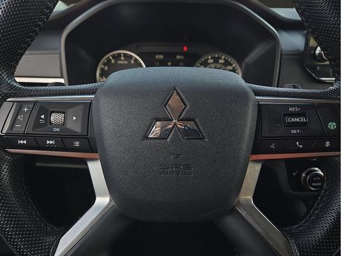 Used 2024 Mitsubishi Outlander SE AWD/4WD image 19
