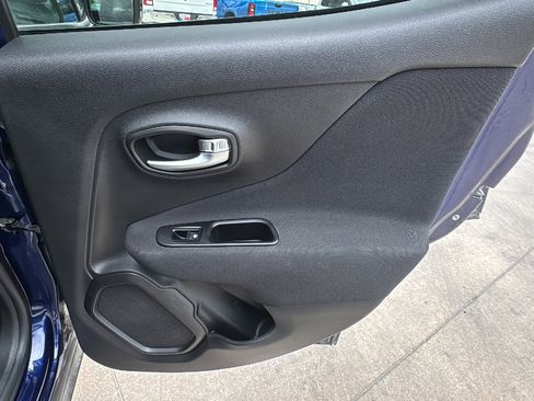 Used 2021 Jeep Renegade Latitude FWD image 26