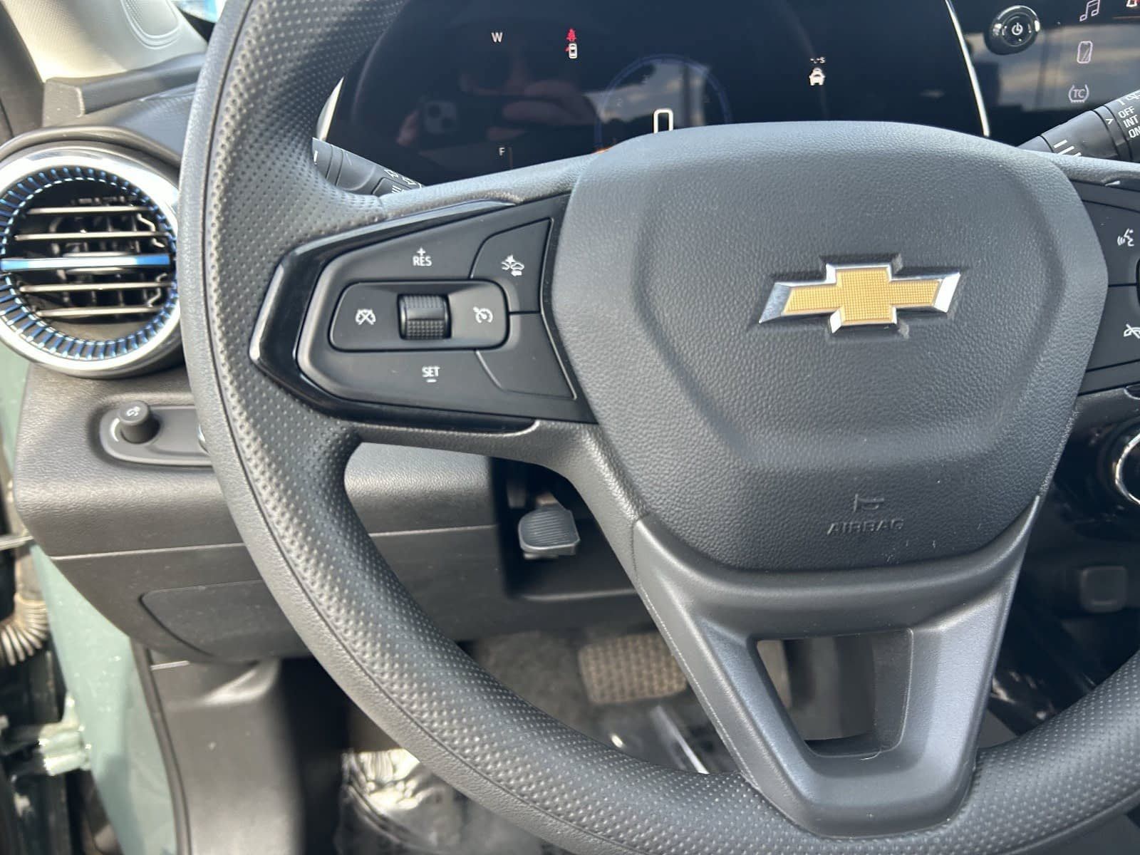 Used 2025 Chevrolet Trax LT FWD image 27