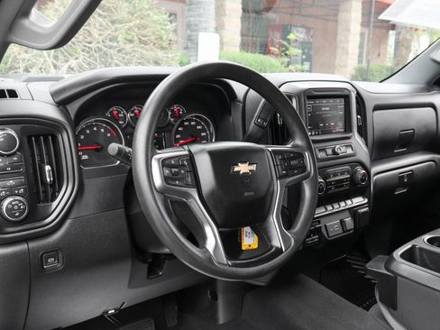 Used 2022 Chevrolet Silverado 2500 Custom w/ Custom Value Package image 18