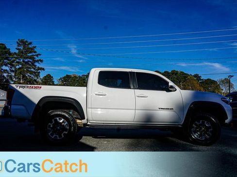 Used 2018 Toyota Tacoma TRD Off-Road image 2