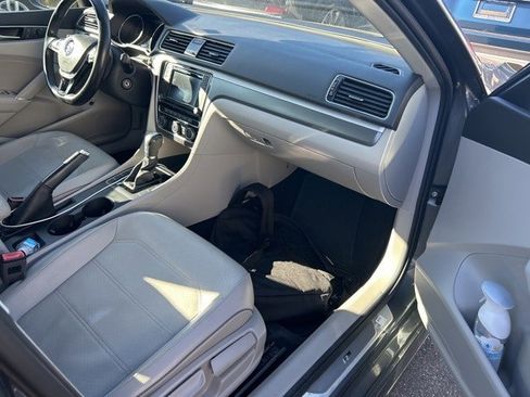 Used 2018 Volkswagen Passat 2.0T R-Line image 19