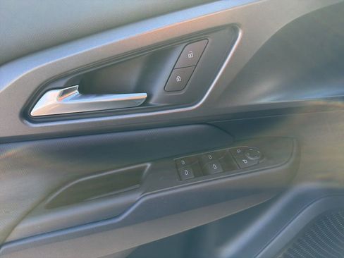 New 2026 Chevrolet Equinox EV LT image 18