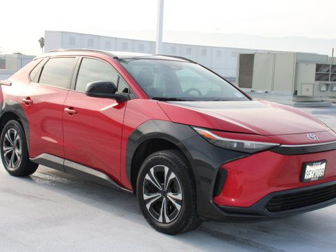 Used 2023 Toyota bZ4X XLE image 2