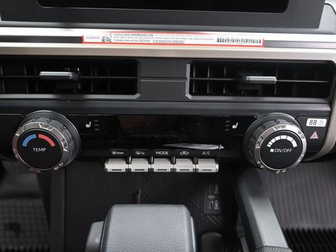 Used 2025 Toyota Tacoma SR5 AWD/4WD image 20
