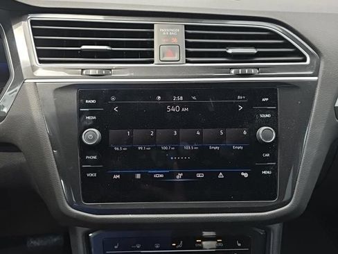 Used 2024 Volkswagen Tiguan SE FWD image 9