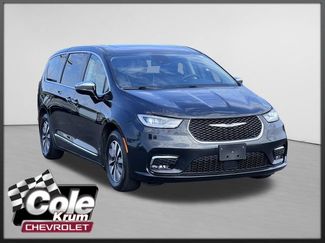 Used 2023 Chrysler Pacifica Limited FWD video 1