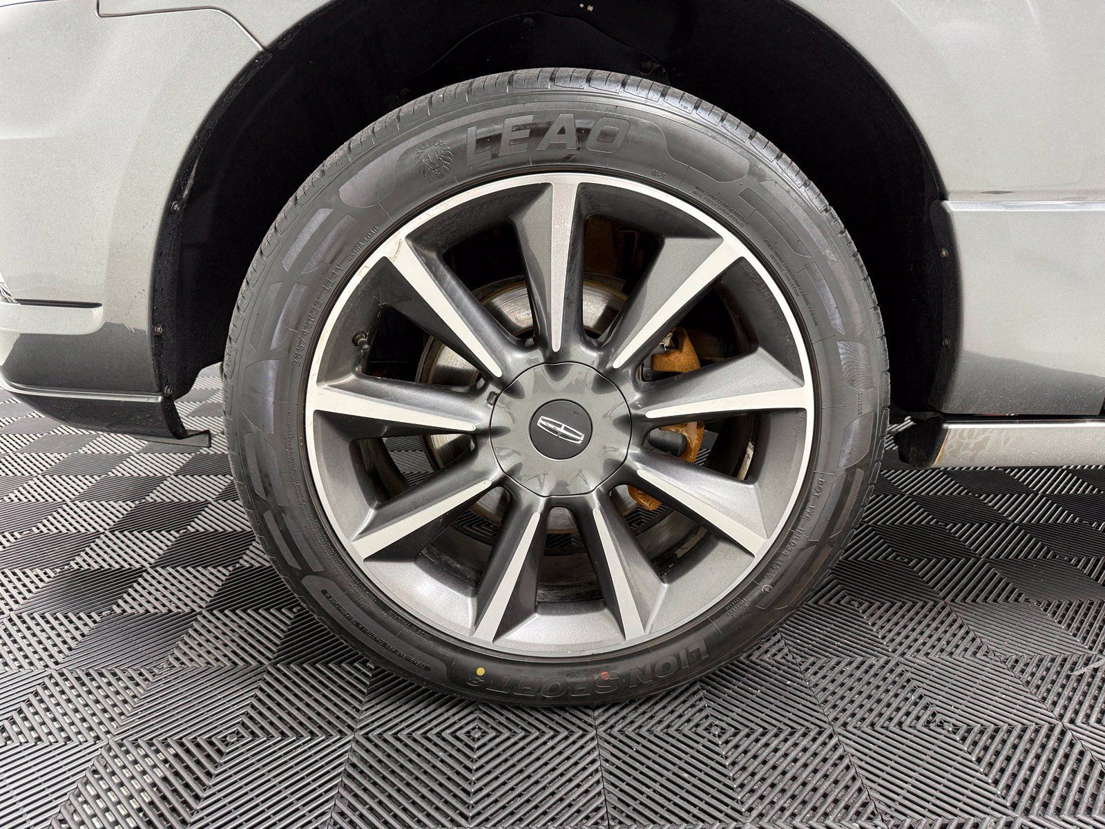 Used 2016 Lincoln Navigator Reserve AWD/4WD image 11