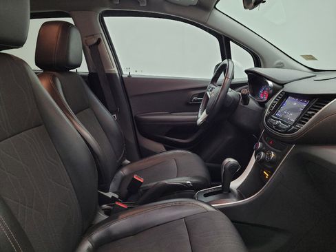 Used 2020 Chevrolet Trax LT w/ LT Convenience Package AWD/4WD image 21