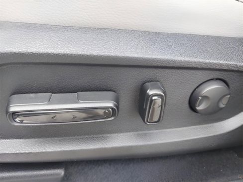 Used 2025 Honda Pilot EX-L image 19