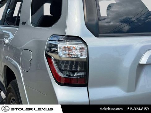 Used 2021 Toyota 4Runner SR5 Premium w/ Moonroof Package AWD/4WD image 10