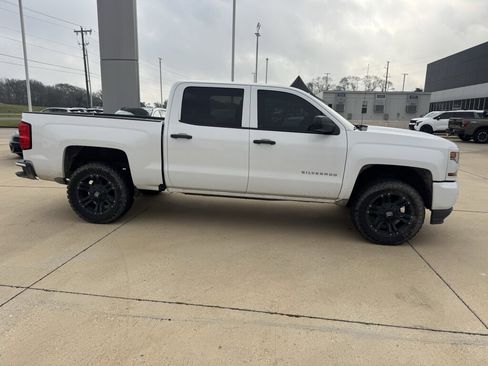 Used 2018 Chevrolet Silverado 1500 Custom w/ Custom Convenience Package image 13