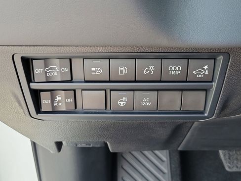 Used 2026 Toyota Sequoia Platinum image 31