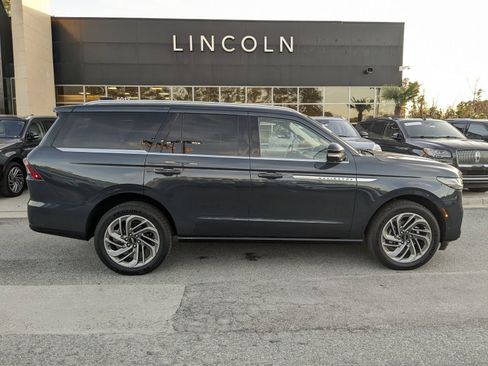 Certified 2025 Lincoln Navigator Reserve image 4