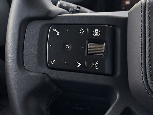 Used 2024 Land Rover Defender 110 X-Dynamic SE image 8