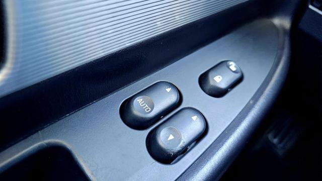 Used 2004 Ford Thunderbird RWD image 65