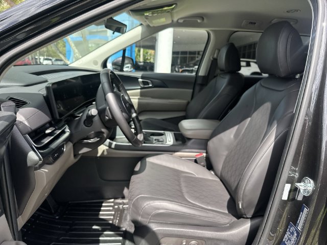 Used 2026 Kia Carnival FWD image 30
