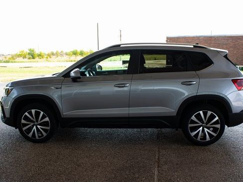 Used 2023 Volkswagen Taos SE image 8