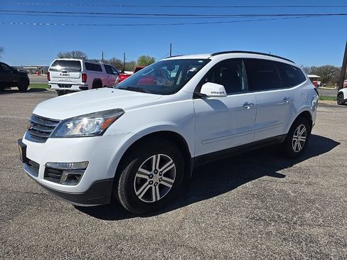 Used 2017 Chevrolet Traverse LT FWD image 1