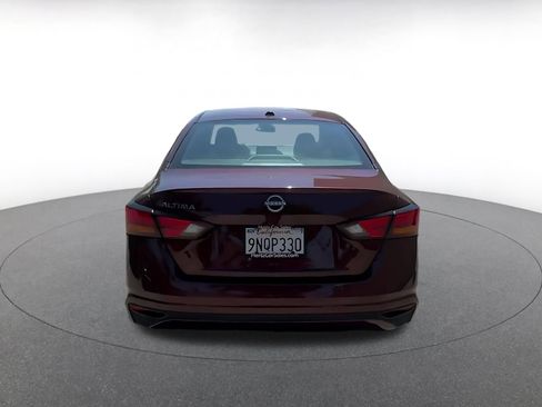 Used 2025 Nissan Altima 2.5 SV FWD image 12
