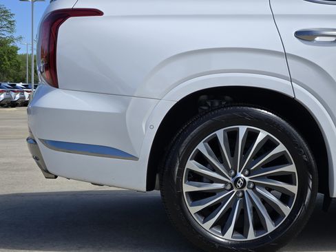 Used 2025 Hyundai Palisade Calligraphy image 7